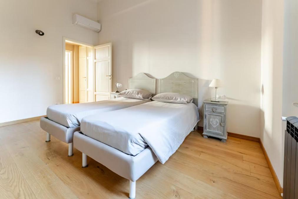 Appartamento A 150M Dal Duomo Pietrasanta Luaran gambar